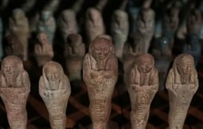 إلقاء القبض على مصري بحوزته عشرات القطع الأثرية
