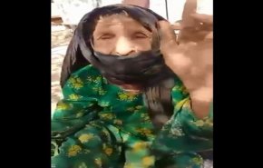 شاهد ظلم السلطات السعودية بحق إمرأة عجوز!