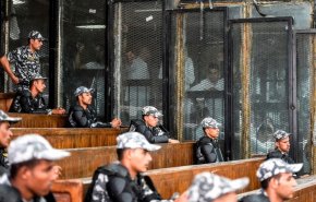 مصر.. محاكمة 55 متهما باغتيال مدير أمن ومنتمين لــ
