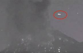بالفيديو.. جسم غامض فوق بركان في المكسيك
