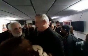 بالفيديو.. هروب غانتس للملاجيء من صواريخ المقاومة
