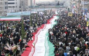 أضيئِي لنا الدربَ يا ثورةً