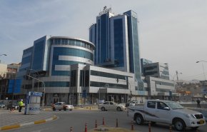 شاهد بالصور.. متظاهرون يقطعون طريقا في السليمانية