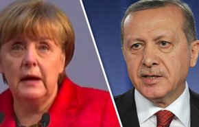 أردوغان وميركل يبحثان هاتفيا الوضع في سوريا وليبيا