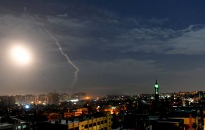 الدفاعات السورية تتصدى لصواريخ صهيونية على دمشق

