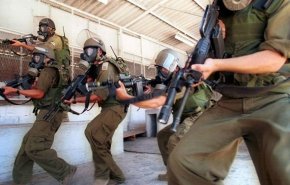 الاحتلال يقتحم قسم الأسرى في سجن عسقلان ويحدث خرابًا
