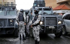 شخص يرتدي علم الكيان الإسرائيلي في الاردن