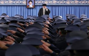 قائد الثورة:  يجب ان نكون أقوياء لنمنع حدوث حرب 