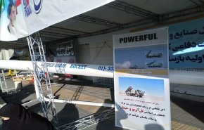 عرض اسلحة ايرانية الصنع في مسيرات ذكرى انتصار الثورة