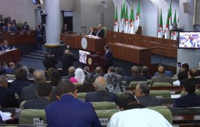 بالفيديو.. عبدالعزيز جراد يعترف بأزمة اقتصادية مرتبطة بالأسواق النفطية