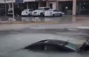 بالفيديو... حفرة 
