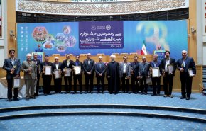 الرئيس الإيراني يكرم الفائزين بمهرجان 