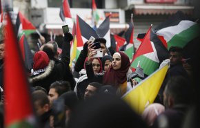 صحيفة: السلطة تمنع المظاهرات ضد الصفقة