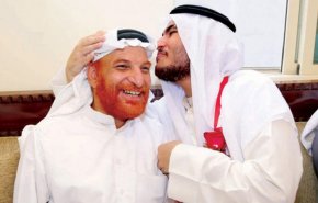 مشهد مؤثر.. لحظة لقاء سعودي مختطف بوالده بعد 20 عاما
