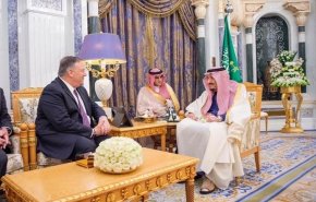 بومبيو يصل الى السعودية ويلتقي الملك سلمان 