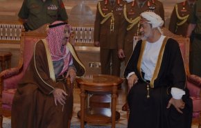 سلطان عمان يهاتف أمير الكويت..ماذا دار بينهما؟
