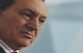 مبارك في العناية المركزة اثر وعكة صحية
