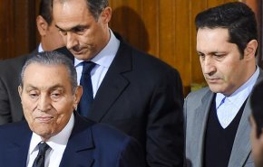 شاهد: مبارك سجل حافل بالمفاوضات والاتهامات!