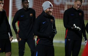 شاهد.. وصول مسي ورفاقه الى مدريد لمواجهة الريال