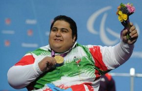 وفاة بطل العالم في رفع الأثقال الايراني 