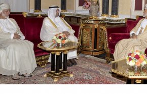 سلطان عمان يستقبل أمين عام مجلس التعاون 
