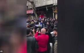 أتراك يعتدون بالضرب على سوري يعاني من إعاقة