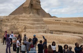 سائحون إيطاليون يطالبون البقاء في مصر رغم تفشي كورونا!