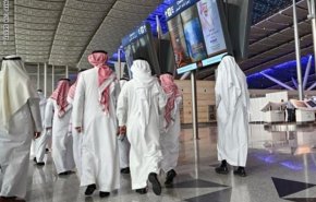 السعودية تعلق حضور العاملين بالقطاع الخاص بسبب كورونا