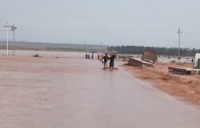 شاهد/ مقتل خمس نازحات بانهيار منزلهن بسبب الأمطار في العراق