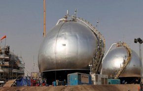 تهاوي النفط يدفع السعودية لخفض ميزانيتها 13 مليار دولار