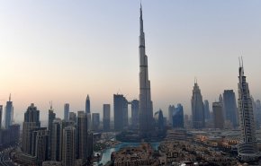 الإمارات تغلق الشواطئ والحدائق والاماكن العامة