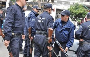 بالفيديو.. إستخدام مكبرات الصوت لتفريق التجمعات في الجزائر