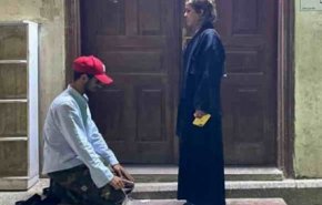 “شاب يسجد لفتاة” يفجر غضبا في السعودية