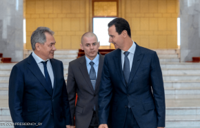 دمشق: الأسد وشويغو بحثا استمرار عملية السطو الأمريكية