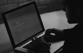 ناشطون يحذرون من تطبيق للهواتف أعلنت عنه حكومة البحرين