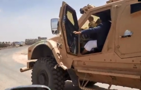 شاهد..محمد علي الحوثي يدخل صنعاء بعربة عسكرية سعودية