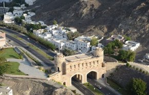الشرطة العمانية تعلن عزل مسقط صحيا
