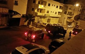 حملة اعتقالات للاحتلال بالضفة تطال نائبا وأسرى محررين