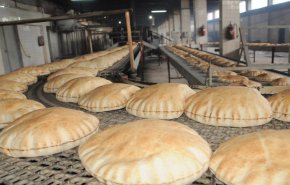  تعليق قرار وقف توزيع الخبز في لبنان

