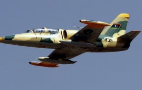 طيران حفتر يقصف مواقع شرقي مصراتة
