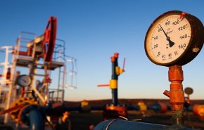 ماوراء انهيار اسعار النفط الامريكي ووصولها الى ارخص من علبة السجائر!
