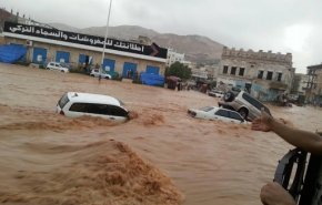 شاهد..سيول مرعبة تجتاح عدن وتودي بحياة 8 أشخاص