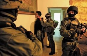 الاحتلال يعتقل فلسطينيين من عدة مناطق بالضفة