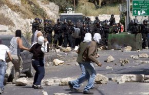 إصابات في إشتباكات بين الفلسطينيين وجنود الإحتلال جنوب نابلس