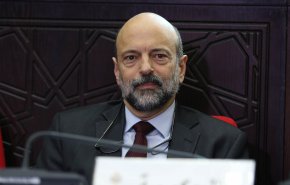 رئيس الوزراء الأردني: نعيش أجواء احتواء الفيروس 
