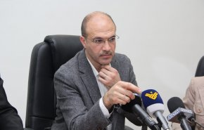 وزير صحة لبنان يطلب من فلسطينيي 'مخيم الجليل' ارتداء ​الكمامة
