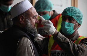 أطباء يضربون عن الطعام في باكستان احتجاجا على نقص مستلزمات الوقاية من كورونا