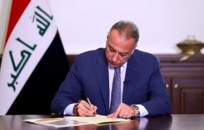 بالفيديو... الكاظمي يوقع كتاب المنهاج الوزاري لحكومته
