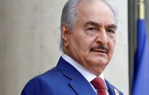 ليبيا.. حفتر يعلن وقف جميع العمليات العسكرية