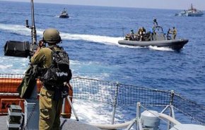 زوارق الاحتلال تستهدف مراكب الصيادين شمال القطاع